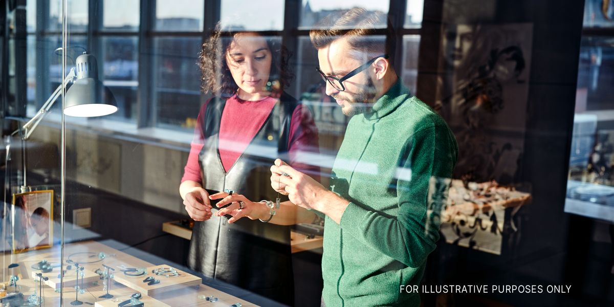 Ma petite amie m'a dit qu'elle était avec son amie, mais cette dernière