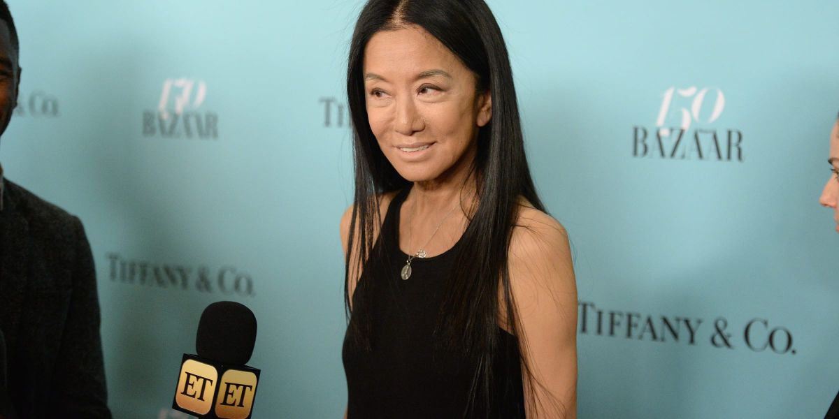 Vera Wang, 77 ans, dévoile une nouvelle coiffure blond miel et une robe moulante lors de sa fête d'anniversaire — Photos