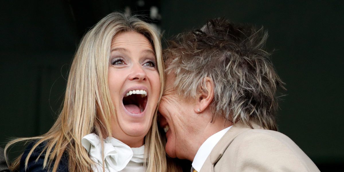 Penny Lancaster publie une photo intime avec Rod Stewart après l'annonce de son état de santé, et la chanson qu'elle a choisie en dit long — Photos