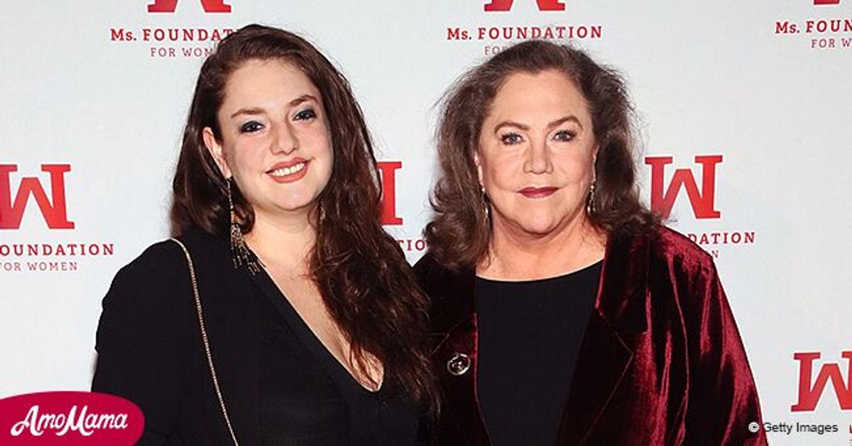 Découvrez Rachel Ann Weiss, la fille de Kathleen Turner, qui suit les